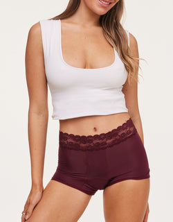 Joyja Emily period-proof panty in color Windsor Wine and shape shortie
